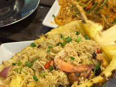 -Green Tree Rest. & Pub