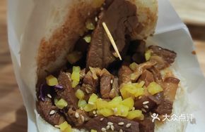 Classic Braised Pork with Rice Wine Steamed Bun