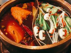 菌菇鸳鸯锅-镇江龙·火锅串串(武侯祠店)