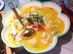 花开酸汤鱼虾跳-蜜桃花开·中西融合菜E&W(南长街店)