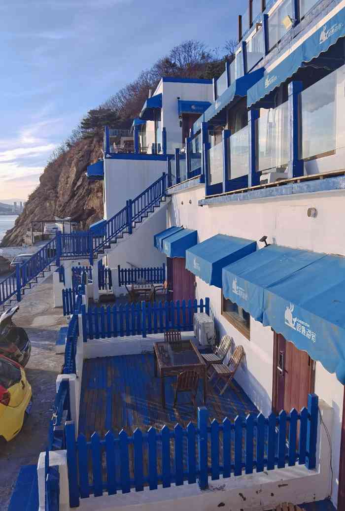 鲸鹿咖啡-"门前有停车位,但是想开过去太考验车技了,.