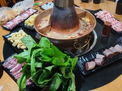 -果松木炭酸菜铜火锅·外婆参鸡汤