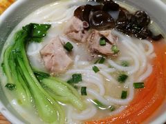 土鸡汤捞米线-云海肴·汽锅鸡·云南菜(高德置地店)