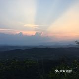要靠手腳攀爬才能走上去。走走停停，輾轉來到細米寨