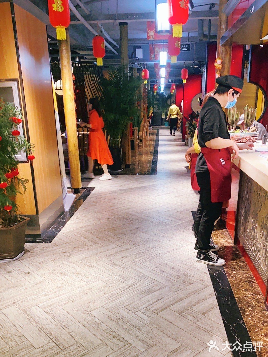 闺蜜过生日去的,在地矿大楼东100米