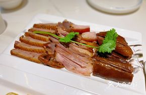 Signature Lion Head Braised Goose