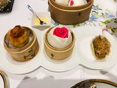 鲍鱼烧卖.玫瑰花卷.天鹅酥三拼-翠园(兴业太古汇店)