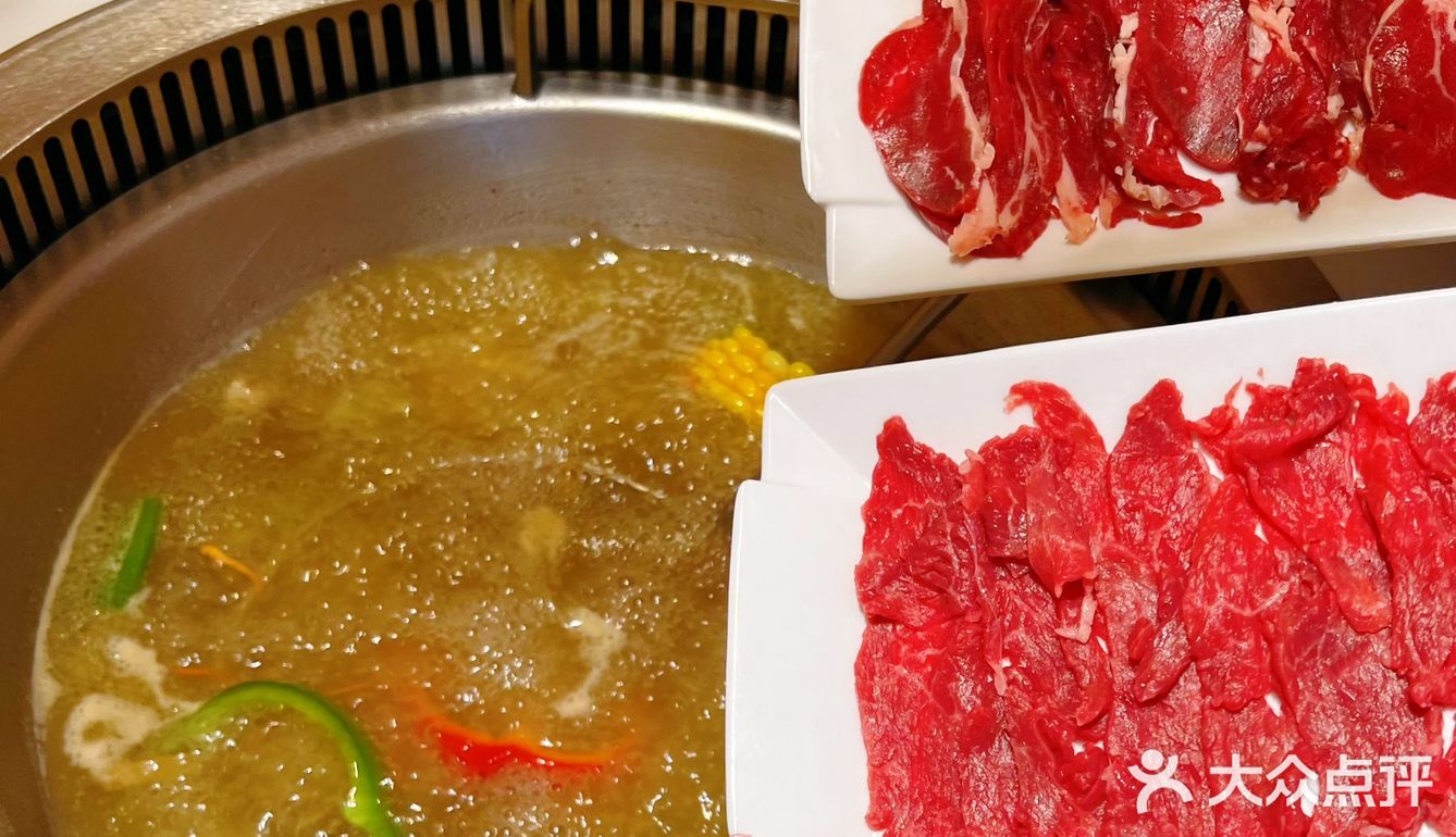火锅当然要吃现切牛肉啦！