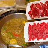 火锅当然要吃现切牛肉啦！