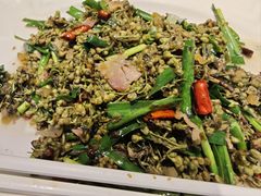 腊肉炒棠梨花-蔼若春.传承三十年云南菜(金碧公园店)