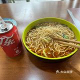 出了地铁站就能看到的重庆小面