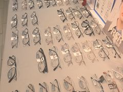 -天空之镜眼镜店蔡司依视路授权店(天通苑店)