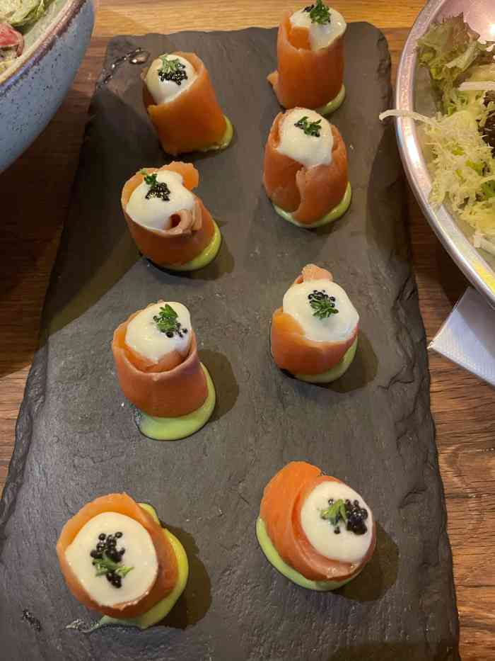 速度披萨·魔鬼芝士披萨(环球都会广场店)-"环境很好,大落地玻璃窗