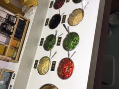 自助调料区-百品聚旋转小火锅(熙悦汇店)
