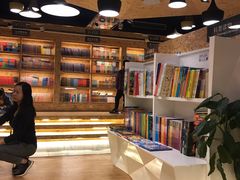 -新华里咖啡书吧(新华书店小寨店)