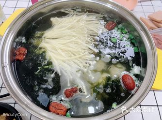 突然想起来吃火锅 跑去大润发买了好多东西 蘸料是他家
