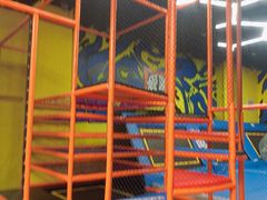 -爱蹦iBOON蹦床运动馆(江汉店)