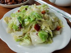 爆炒卷心菜-三居鲁味坊黄焖鸡(山大路店)