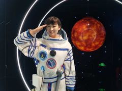 -厦门帷幕开啦红地毯蜡像艺术馆