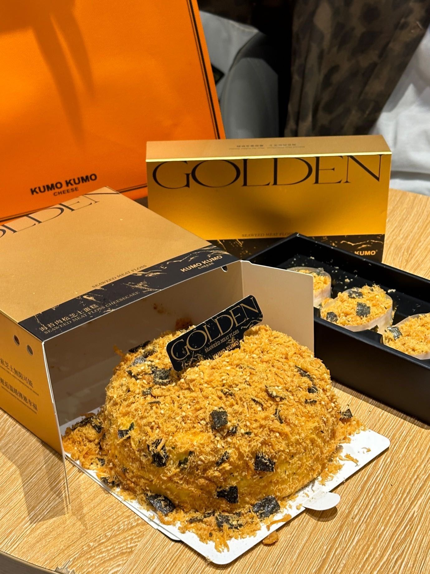 我宣布这是我吃过最好吃的肉松蛋糕!