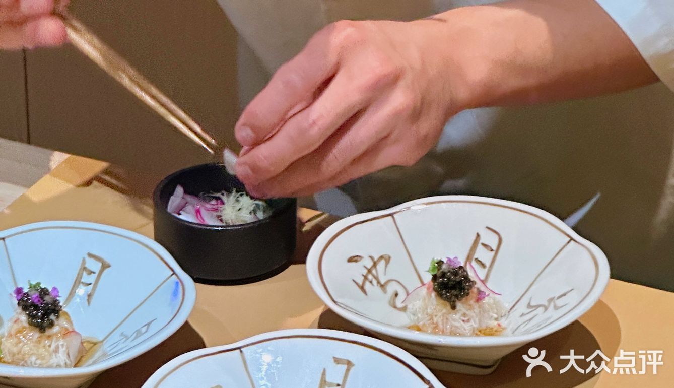 朋友👭庆生来岩喜日料，氛围感满满。