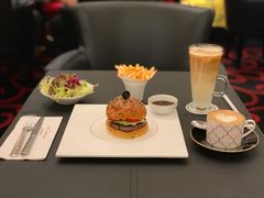 和牛鸭肝汉堡-Salon de The de Joel Robuchon(外滩18号店)