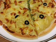 -樱花里音乐餐吧·牛扒椰子鸡(东圃店)