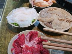 -渝嘴小老弟老火锅(华新村店)