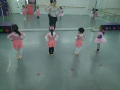 -Isee灰姑娘国际儿童艺术中心(BHGMall店)