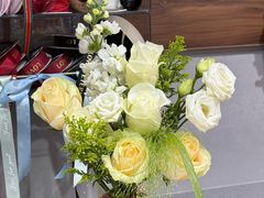 -何兮花店·气球派对鲜花店(马桥银春路万科城店)