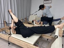 -小黑裙瑜伽·普拉提