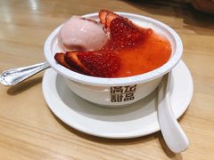 草莓梦幻雪双皮奶-满记甜品(友谊国贸城店)