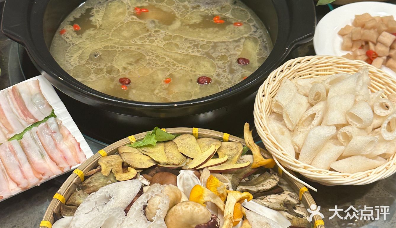 来昆明我只做一件事！！吃菌子火锅！！ 