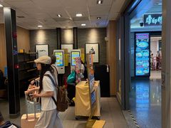 -麦当劳(上海虹桥站30B检票口楼上)