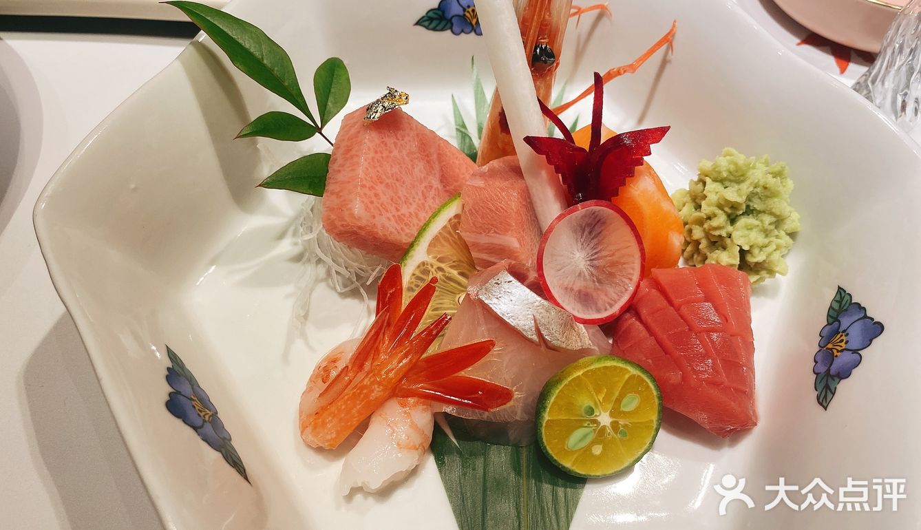 如果美食不能完全治愈悲伤，至少它可以稀释一部分