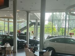 -成都中升之星奔驰4S店