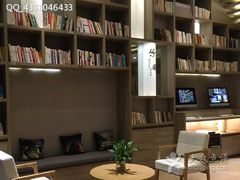 -西安大雁塔科技大学地铁站亚朵酒店