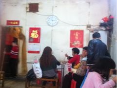 -松树干拌面店