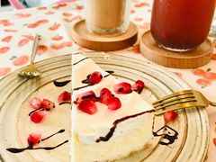 酸奶重芝士蛋糕-灯塔咖啡馆BOOK·Coffee Shop
