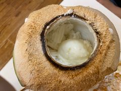 -志龙皇冠吃货椰子铺