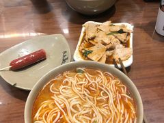 -亮亮面馆(经六路店)