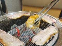 -围炉肉舍•炭烤活鳗•丹东海鲜烤肉(步行街店)