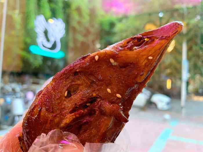 香酒烤鹅头(商品街店)-"路过.看见新开的店就进去试试.环境超好.