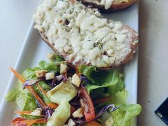 -Le Banneton Café French Bakery