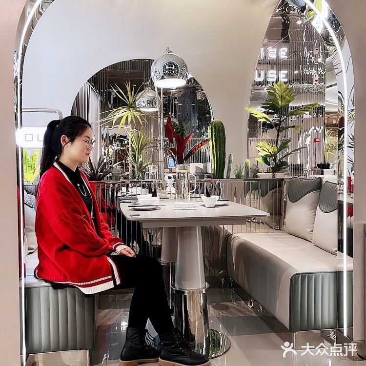 来七宝宝龙广场，打卡3号仓库啦