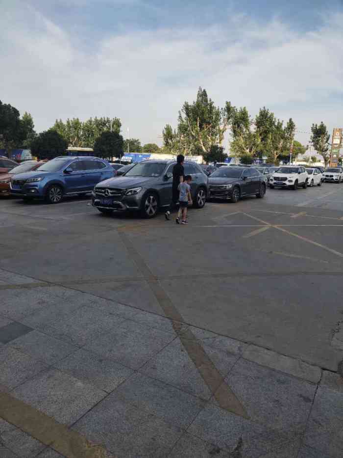 花都荟停车场(嘉定店)-"这个乐购停车场的名字已经老了,这里已经没.