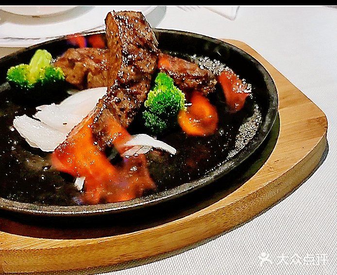 俄士厨房(万松园店)燃焰朗姆牛排图片