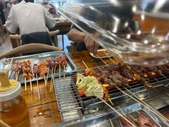 -哈尔滨小酒馆·鲜肉现穿自助烧烤(康新花园店)