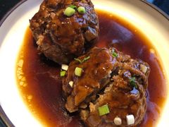 鸭蛋黄狮子头-梅飞酒家(名辉豪庭店)