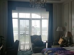 -湖北文旅洪宾红莲湖酒店